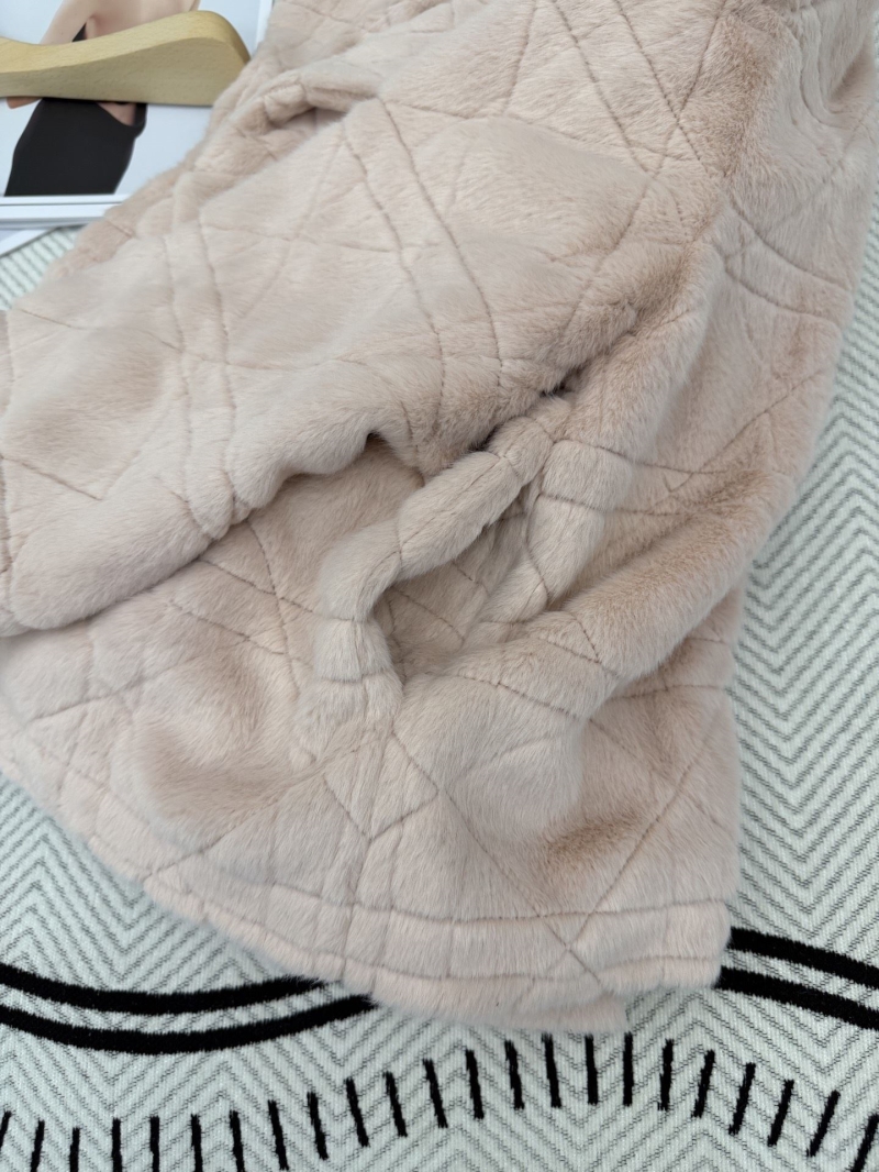 chr1st1an D10r outwear